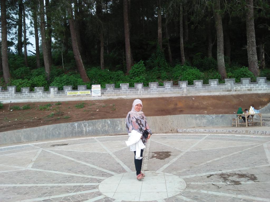 ImarthaAyu's tweet photo. Kata orang2 disini janjang sajuta nama nya 😉

Masih belum ilang pegel2 kaki gua habis dari tempat ni 😫
Karena perjuangan buat kesini tu bener2 berjuang banget
Jalan kaki lebih kurang sekilo dari tempat parkir

#infosumbar https://t.co/xZnj96Tdkm