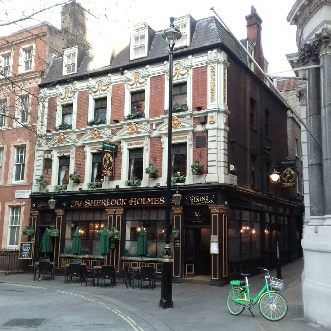 homesandlines's tweet image. Another short visit to #London and those chances to take pictures of its beautiful architecture.

A lovely building to spot around almost every corner.

#architecture #buildings
@London  @visitlondon 
@LDNArchitecture