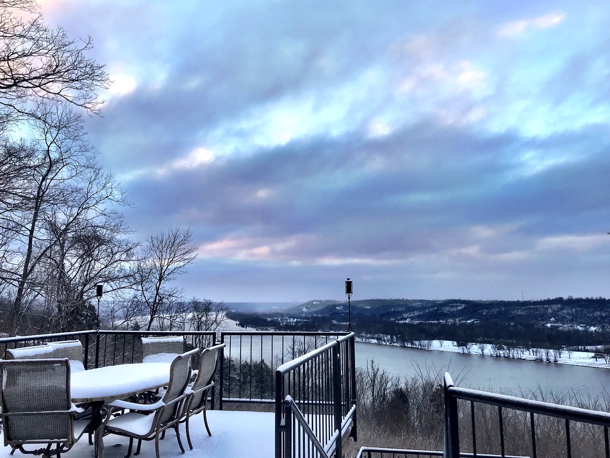KathyLawler's tweet photo. So cold yet so pretty. Anderson got about 4 inches of snow. #cincyskies @wcpo @AndersonTownshp https://t.co/VZs6eJAcYl