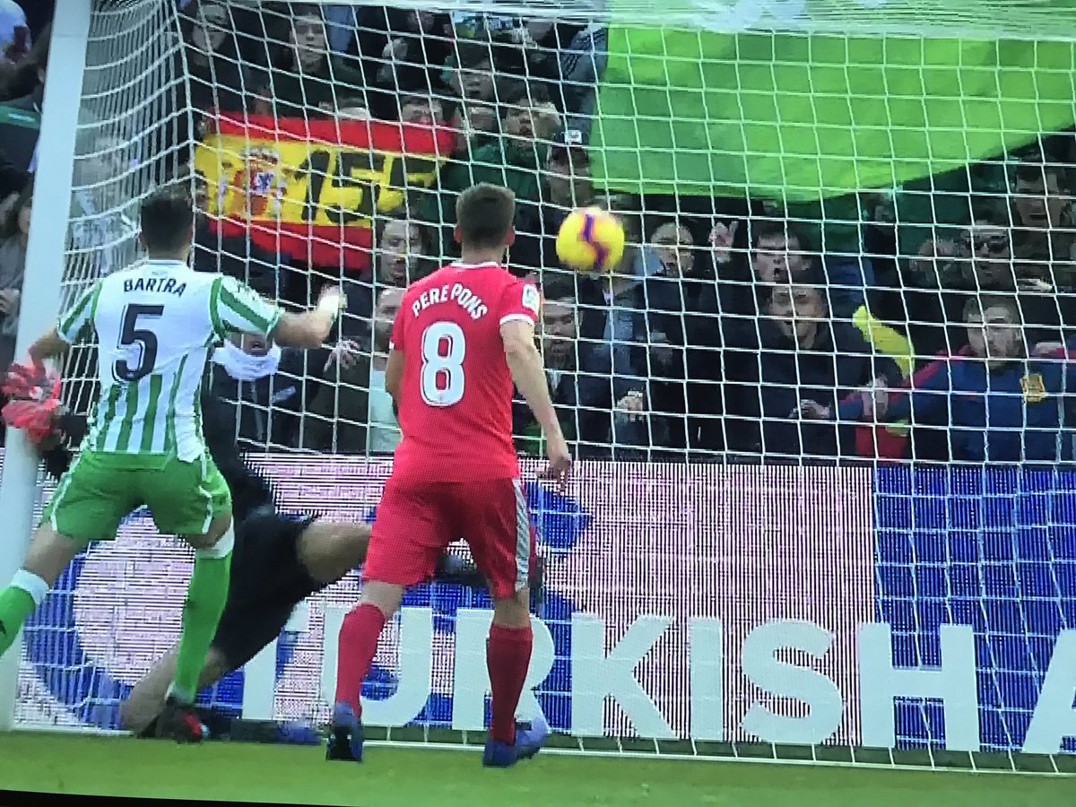 BetisStats's tweet photo. Disculpas a los aficionados del Girona que hayan podido sentirse ofendidos con esa bandera con el 155. El Benito Villamarín no debería ser lugar para estas cuestiones. https://t.co/3KtwG2HCzY
