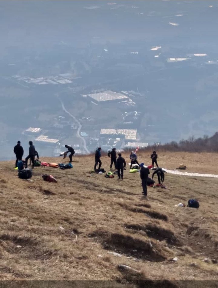 Smagi15's tweet photo. Paura di volare !allora osservo gli altri.... #monteCornizzolo #Lombardia https://t.co/UUxUR7vDKH