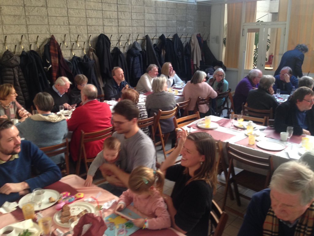 ceciliacoppens's tweet photo. En na het interview en de muziek was het tijd vr de toast en het ontbijt. #Extracity in #berchem was een ontdekking! Bedankt #Davidsfonds #borgerhout! #toastliterair #nomnomnom https://t.co/6IgU3S2Hif