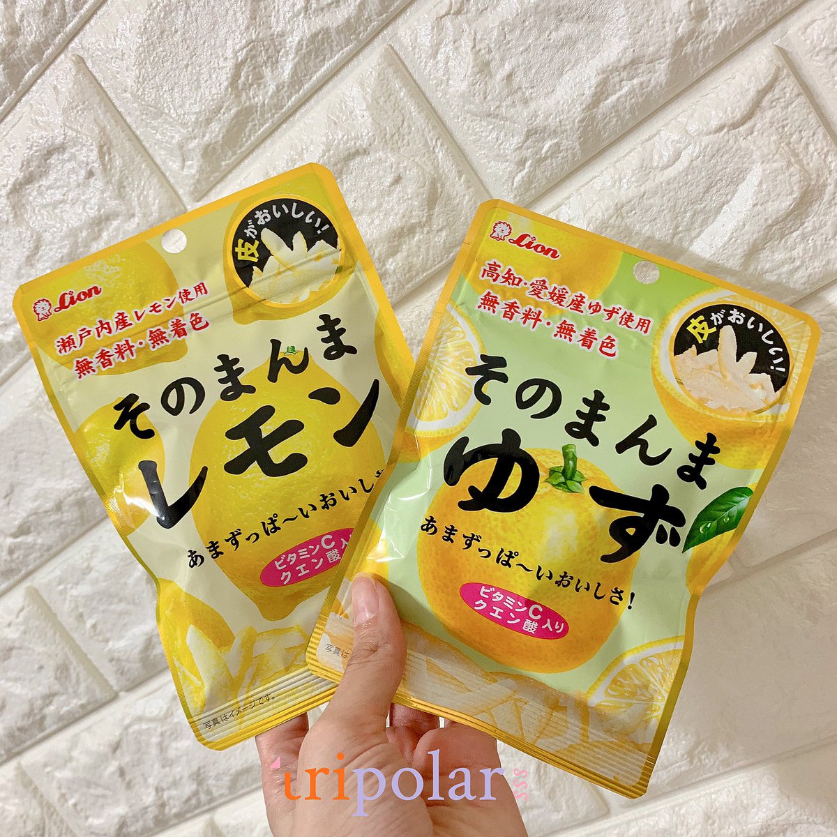 tripolarsss's tweet photo. ใครไปเที่ยวญี่ปุ่นต้องไปโดนสิ่งนี้ 🇯🇵
มันคือเปลือกมะนาว(ซ้าย)และเปลือกส้มยูซุ(ขวา) รสชาติอมเปรี้ยวหวาน ถึงใจมาก แกะแล้วหยุดกินไม่ได้เลยเด้อ ใส่ยารึป้ะ!!!😱
ส่วนใครไม่ชอบกินมะนาวหรือส้มก็ต้องขอผ่านนะจ๊ะ เพราะกลิ่นมันมาจีงจีง 

#อร่อยไปแดก #อร่อยบอกต่อ #จะรีวิวอะไรก็เรื่องของนู้ง https://t.co/nU6eMJTmhN