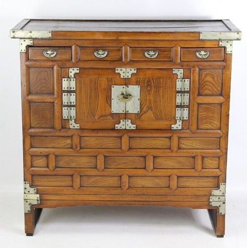 loveantiques's tweet photo. A Striking #Antique Korean Elm #Chest / Cabinet c.1880 for sale from Antique Furniture Direct https://t.co/1eHoHzS0CV @antique_FD #antiques #ChestOfDrawers #interiordesign https://t.co/vofosKXJes