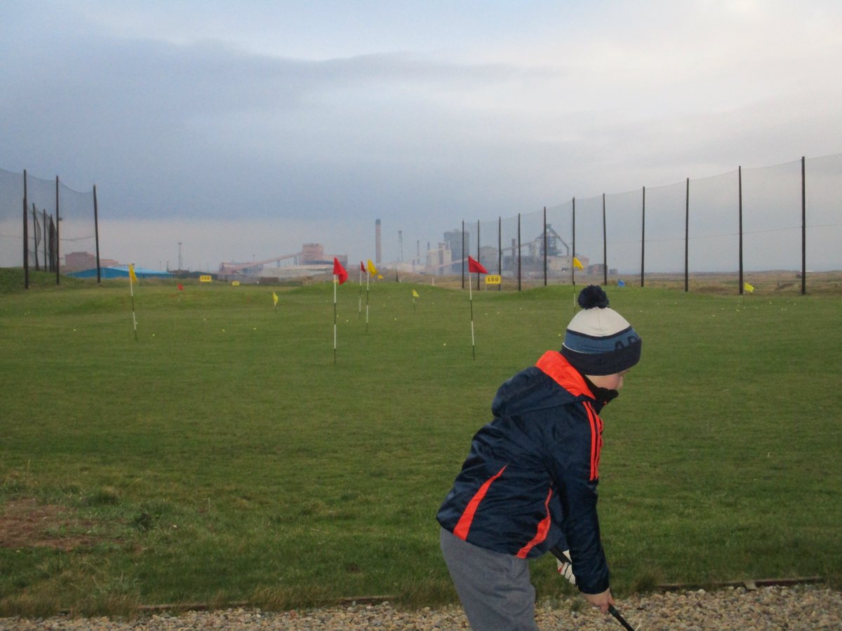 KevbbellKevin's tweet photo. Saturday morning and just above freezing for Spencer and his golf pals, Andy had the flags out at different distances, Spencer having to think about what club to use and line up correctly to get between flags @ClevelandGolfCl @AndyBrook4 https://t.co/eXy4M5TJmT