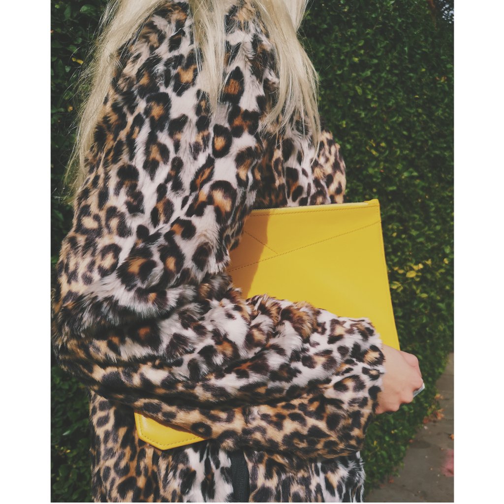 #Sunday #brunch #style..

Shop the luxurious minimalist sleeve now on sale! thechangingfactor.com

#brunchlook #sundaybrunch