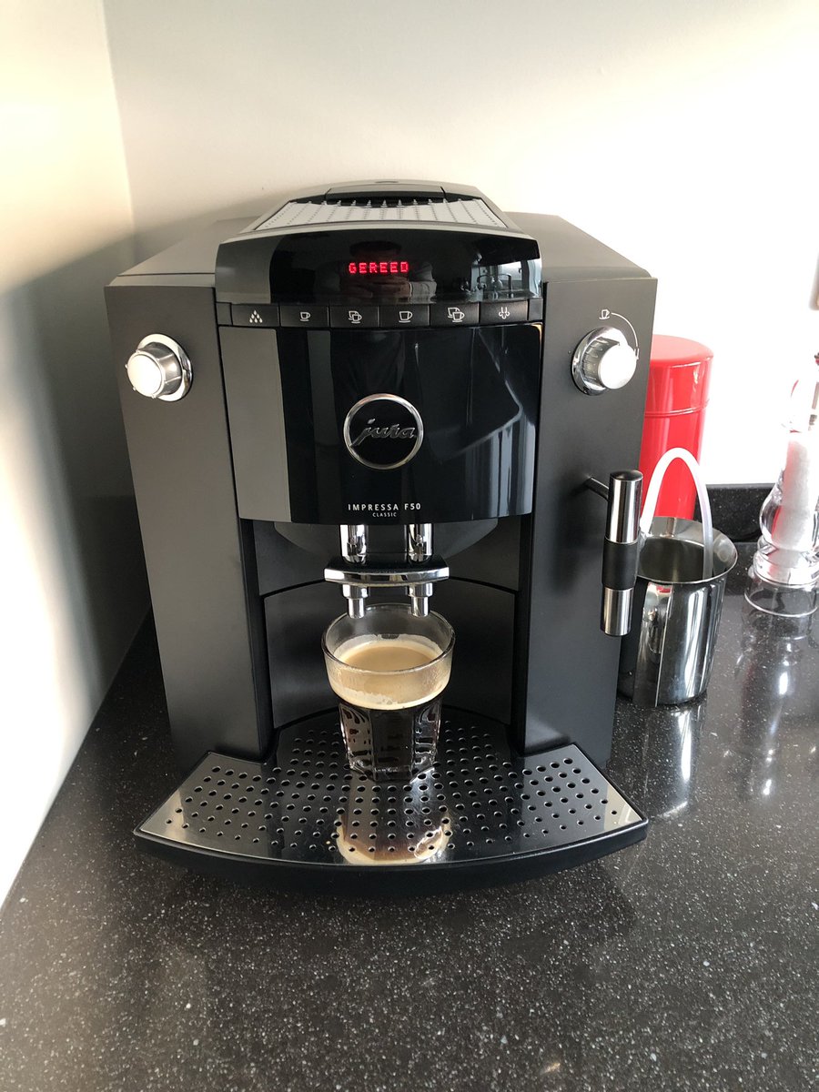 GerbenHellinga's tweet photo. Heerlijk #bakkie! Koffiemachine weer als nieuw na perfecte onderhoudsbeurt door @JURA_Nederland #jura #koffie #topservice #bedankt https://t.co/8TLTYfpMIJ