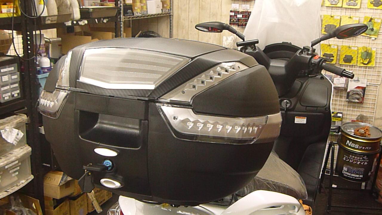 Twitter 上的 バイクセンター茅ヶ崎 先日お買い上げいただいたバーグマン0 ｅｔｃ取付 グリップヒーター取付 ウィンカー機能付きリアボックス取付致しました リアボックスは容量も大きくかっこいいのでオススメですよ Suxuki バーグマン２００ スズキ