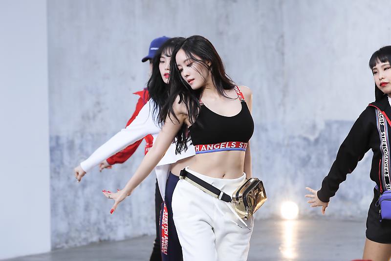 74E0H's tweet image. 🔥

#효민 #HYOMIN #으음으음