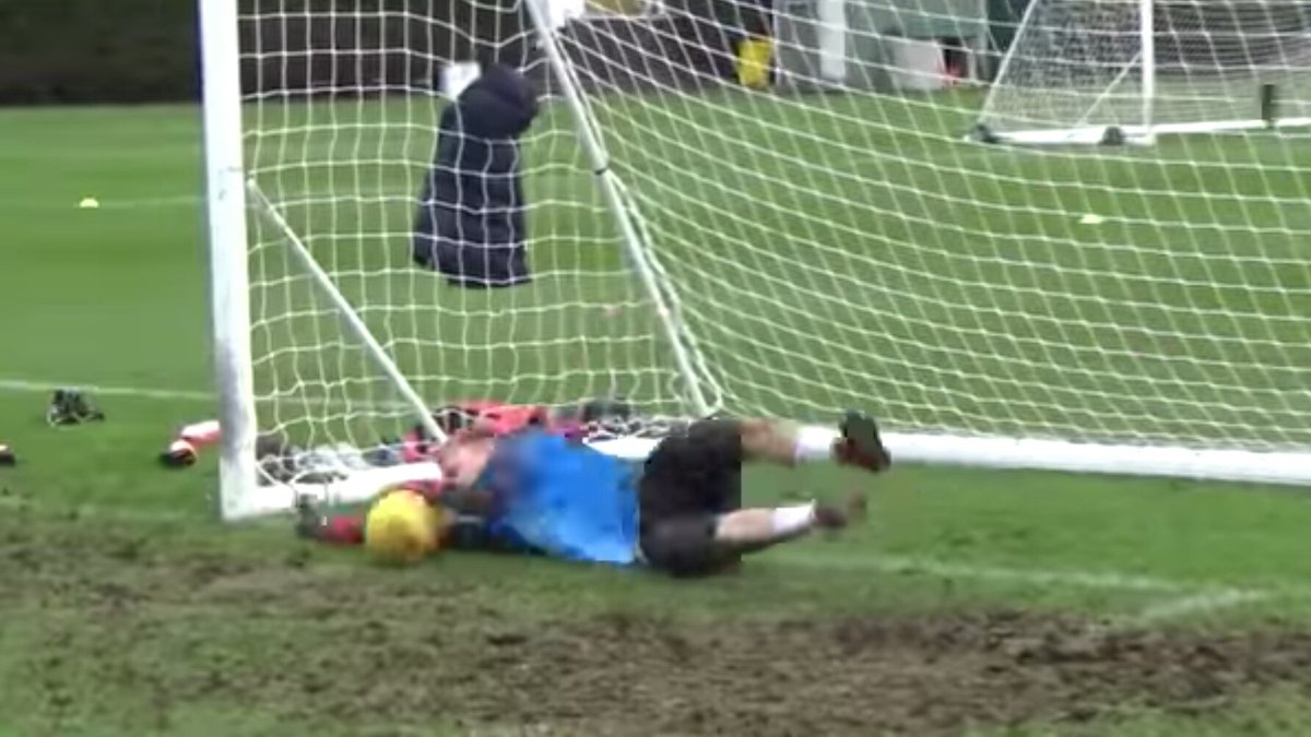 Dons_Sayer_WDON's tweet image. Keep putting in the hard yards @AaronRamsdale98. All the clangin' and bangin' will equal clean sheets for sure. #Khan #Bayzo #WeAreWimbledon