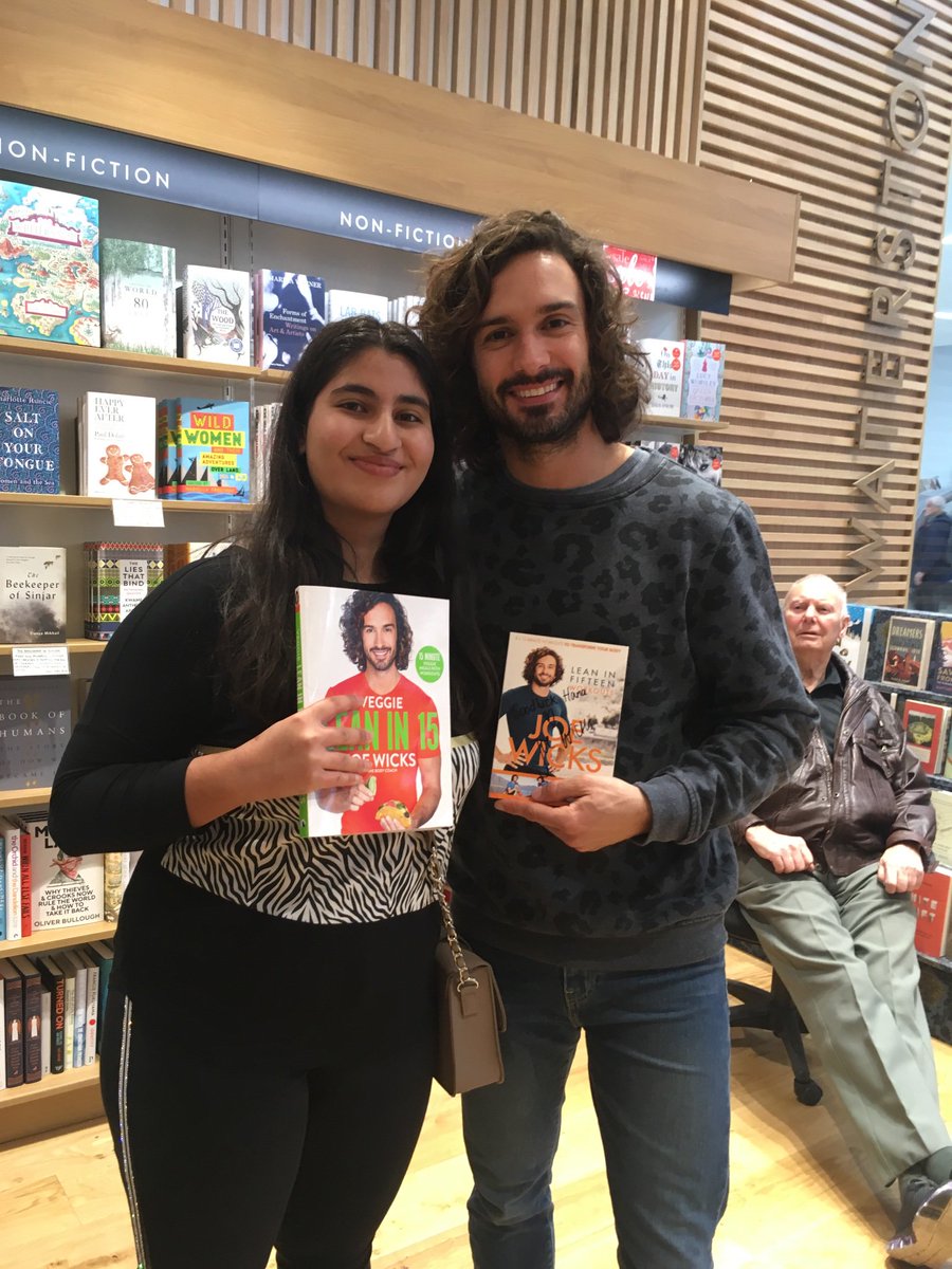 HIsphani's tweet photo. @thebodycoach it was such an honour meeting you yesterday at the book signing in Westfield. You have been a real inspiration to me and helped me focus on maintaining a healthy lifestyle. Thank you so much you were such a kind and humble person 😊 #leanin15 #thebodycoach #joewicks https://t.co/6L8bCdfkyC