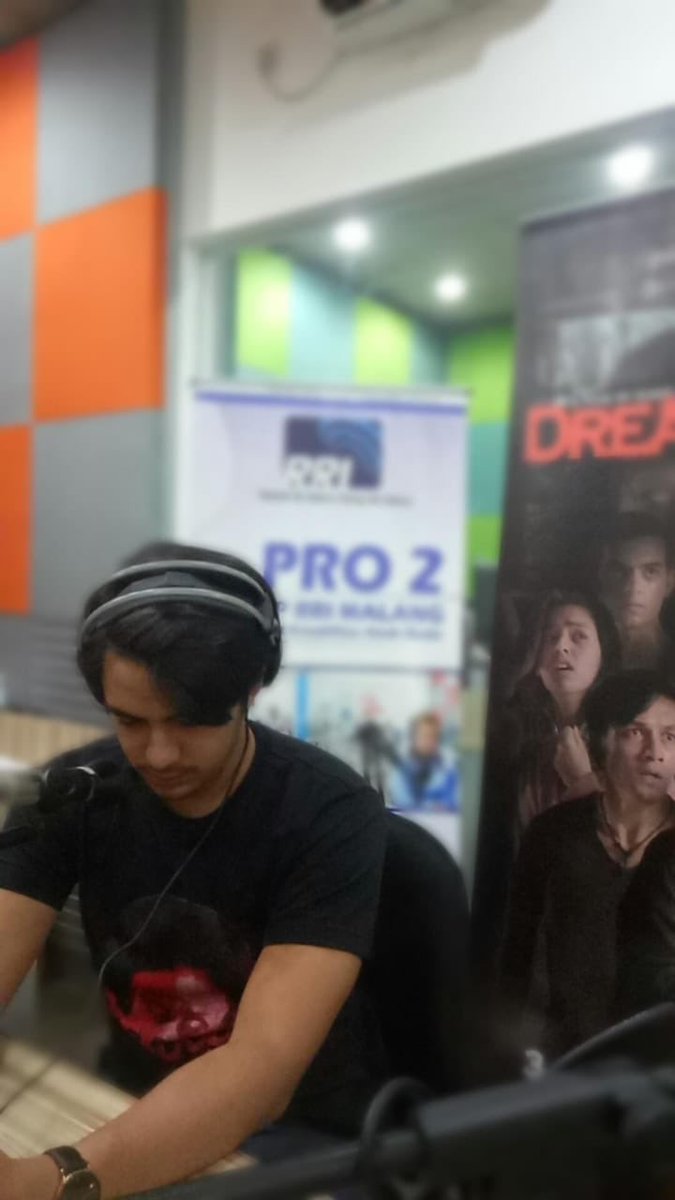 Thanks PRO 2 RRI Malang yang sudah menjadi host Media Promo kita hari ini ;)
#DreadOutTheMovie