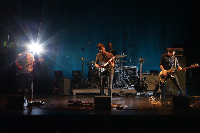 <a href="/Kometa_taldea/">Kometa</a> en acción. El cuarteto navarro presentó el pasado viernes su tercer disco, "El principio del final", en Bergara.
#concierto #Kontzertua #Kometa #Bergara #Seminarixoa #Elprincipiodelfinal #FelizDomingo