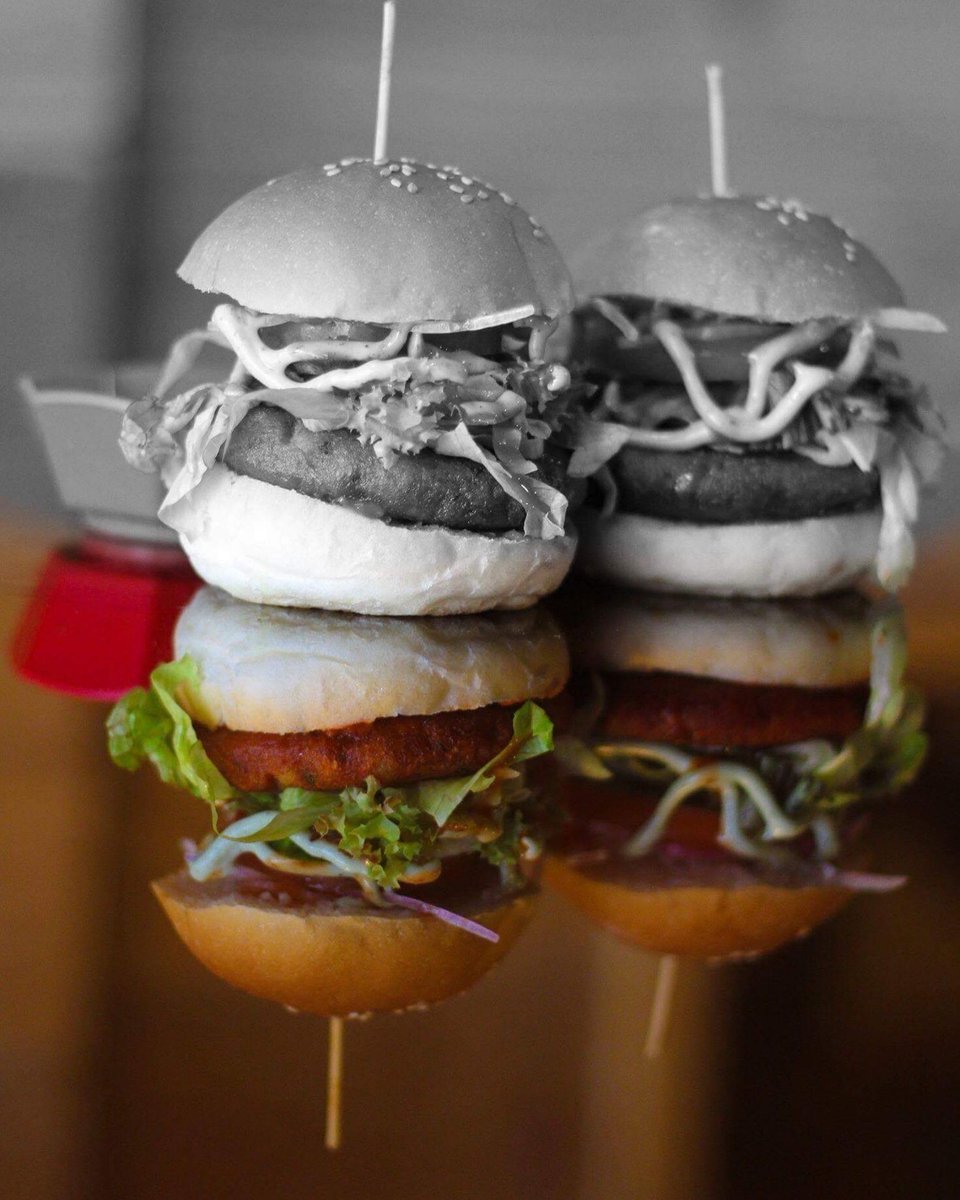 BeanFlickersBLR's tweet photo. @BeanFlickersBLR "Spicy Potato Sliders"#cafe #potatosliders #freshpatty #healthy #miniburger #Foodies #foodporn #foodgasam #instagram #instadaily #instafood #instalike #bangaloredays #Bangalorefoodies #bangaloreblogger https://t.co/8SQDEaub0n