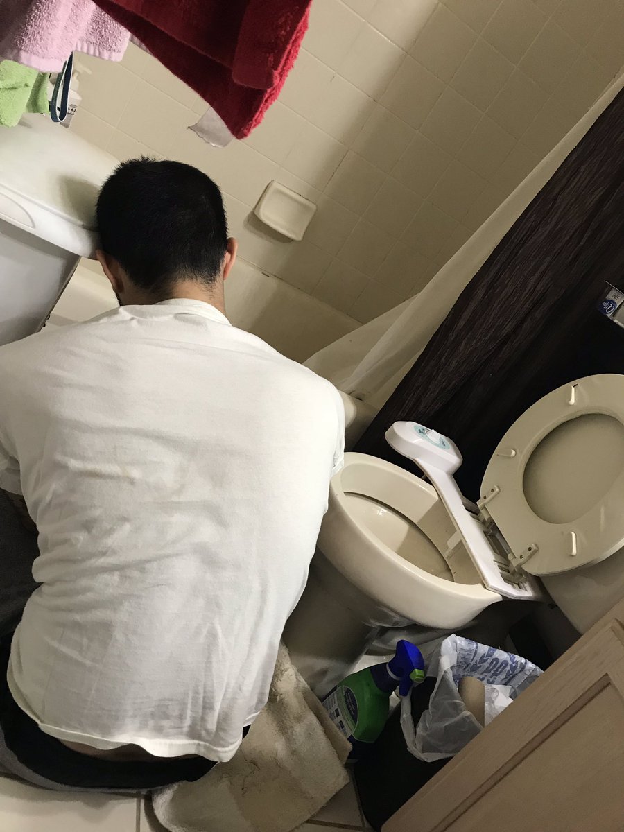 AirickV's tweet photo. Runs in the family @RaymundViado #gatesave #drunknights https://t.co/ETl3udxLq7