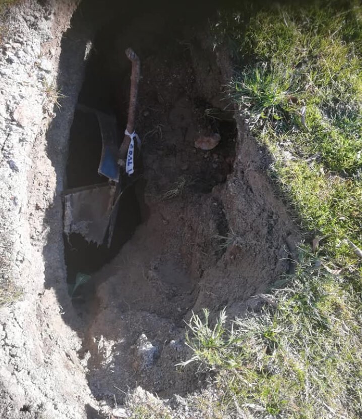 Favec_Vigo's tweet photo. Cuando alguna persona se cuele por este agujero nos lamentaremos, llenaremos titulares y acusaremos de politización a quien defiende a los vecinos. Es momento de evitarlo. Recinto de la Fuente (Pontillon, Freixeiro) #peligro #agujero #pontillon #freixeiro
https://t.co/wgHqVCwR6b https://t.co/c6jqMUbCaS