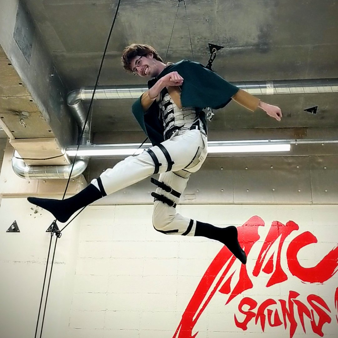 ギガ No Twitter ワイヤーアクションで圧倒的駆逐体験 c Stunts Gym ギガ兵団 ギガ国 進撃の巨人 ワイヤーアクション体験