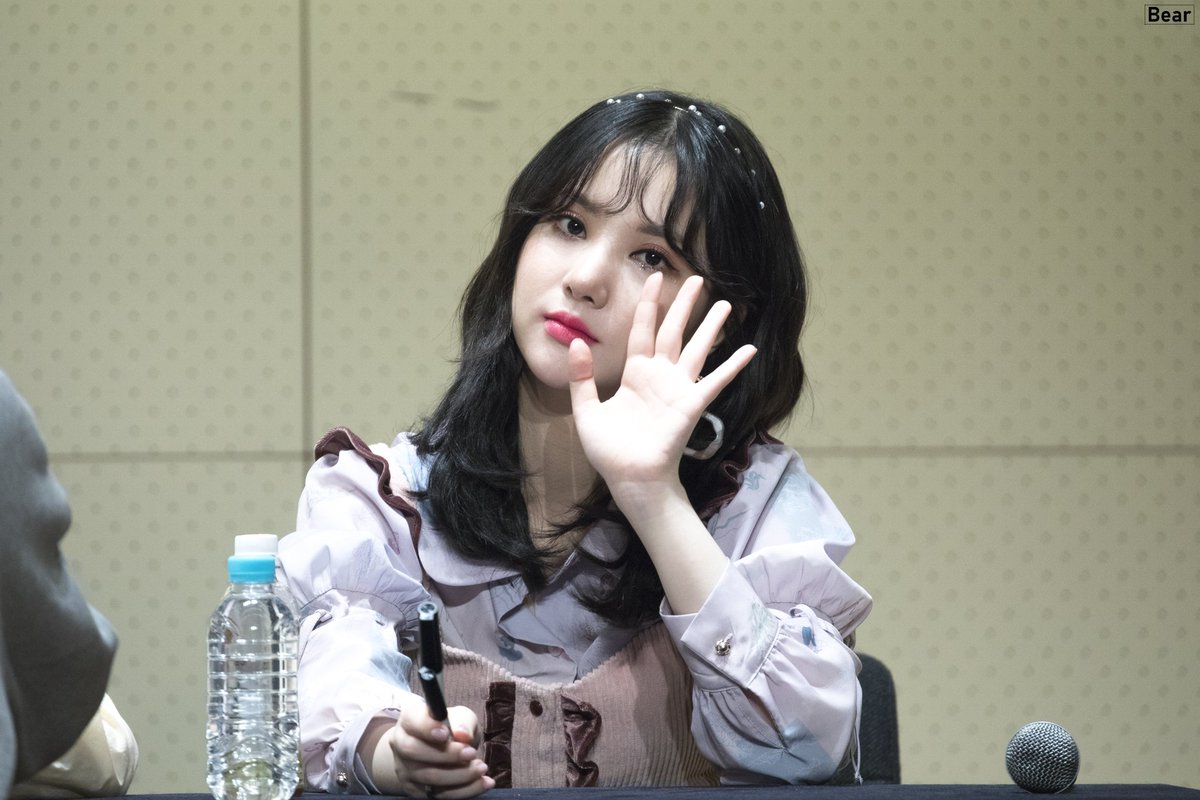 BEAR_0819's tweet photo. 190119 동작 팬싸

정.은.비.귀.엽.다.

#여자친구 #GFRIEND #은하 #ウナ #EUNHA https://t.co/eM9HDcPU50