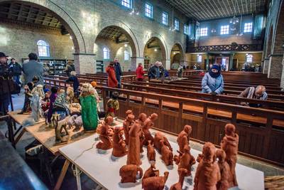 Verkoop inventaris Catharinakerk: kerstgroepen met gratis knielkussentje dlvr.it/Qx4qgB