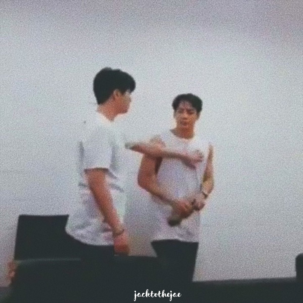 JACKtotheJAE's tweet photo. ⠀

———For all the things my hands have held the best by far is you.👑🌙———

⠀#JACKJAE #JACKTOTHEJAE @JacksonWang852 @GOTYJ_Ars_Vita https://t.co/Q0VQJqO4xv