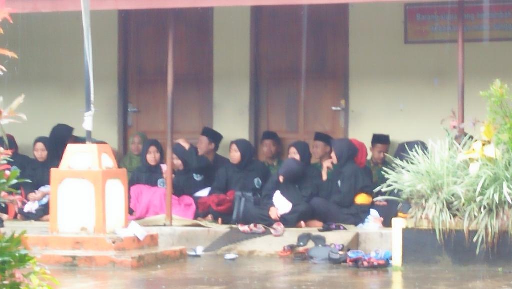 Siglonggong's tweet photo. #bubakan #SDNegeri3bubakan
#safarisholawat #NU
#peringatanharilahirNu_ke_93
#PagarNusa_ke_33
#NahdlatulUlama
#banonMwcNu #kec_girimarto 
#girimarto https://t.co/9EetMkQDLL