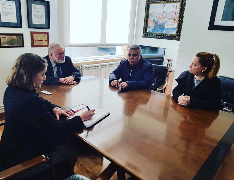 Favec_Vigo's tweet photo. La Asociación de Afectados por el Accidente de O Marisquiño se ha reunido éste jueves con el presidente del @Puerto_de_Vigo #EnriqueLópezVeiga para conocer la versión de la Autoridad Portuaria sobre lo sucedido.  #omarisquiño2018 #accidenteomarisquiño #alcaldeconvdeverguenza https://t.co/xvbsOw1NvE