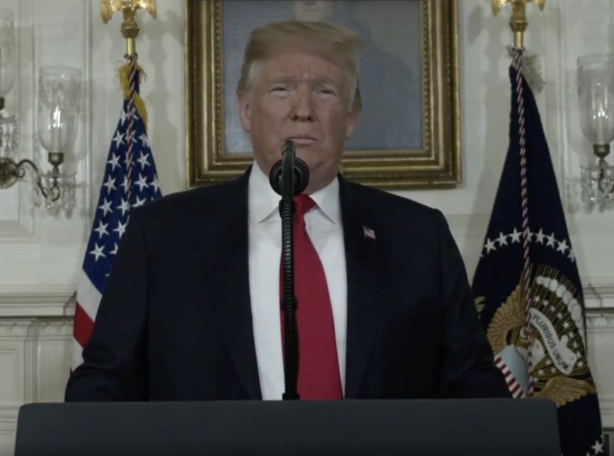 Poder360's tweet photo. Donald Trump propõe que imigrantes ilegais fiquem nos EUA por 3 anos. @RealDonaldTrump #Mundo360 https://t.co/u9VjsWWU7t https://t.co/1hK670dgJU