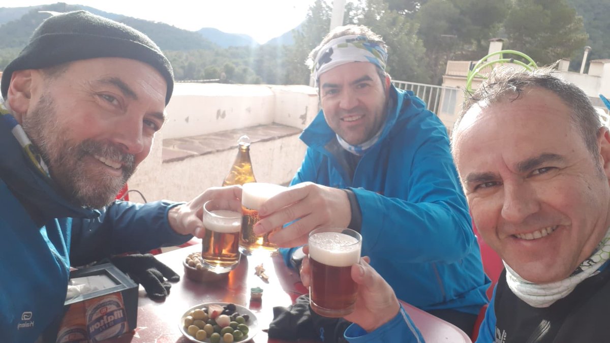RunningRocafort's tweet photo. #rocafortrunning #rocafort #trail #trailrunning #trailrunner #running #run #runner #runninggirl #runningman #mountain #grandes Entrenamiento y recuperación ☕️ #fenomenale #2019 https://t.co/wd9pzWZQz3