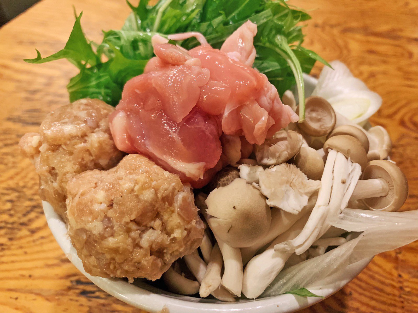 Twitter 上的 唯一無二の絶品グルメ むにぐるめ とりいちず 東京 西武新宿駅から徒歩1分 214まで期間限定で飲み放題を頼むと水炊きが0円で食べ放題になるお店 00円のプレミアム飲み放題を注文すると 水炊きを0円で好きなだけ食べまくれる 寒い今の季節