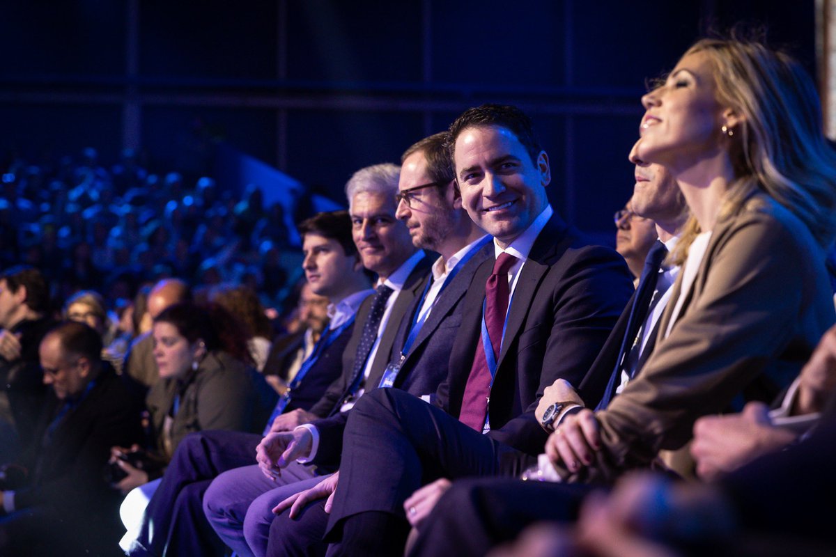 GPPopular's tweet photo. Clausuramos la Convención Nacional del @PPopular, pero es solo el comienzo de lo que está por venir: vamos a seguir trabajando para volver a ser el partido favorito de los españoles para mejorar este país. 
🇪🇸 #EspañaEnLibertad https://t.co/mZAcsGIHKp