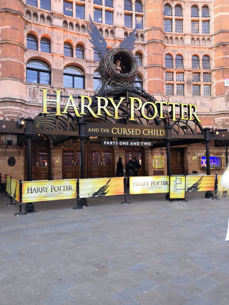 tteriotus's tweet photo. In 1 hour and 30 minutes we are going to see this play and it still feels so surreal to even be here 🙈💖 #HPPlay #HPatCC #CursedChild https://t.co/ZLGdB0IxEl