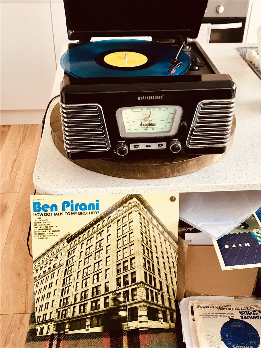 Soulful Sunday Brunch listening to Ben Pirani @lennys_boy @ColemineRecords youtu.be/k1VhO81i4QY @Lionheart_Radio waiting for those @CauldronFoods sausages & a strong Swedish 🇸🇪 cwaffee ☕️ this boy is the real deal @soulclub45 #happydays