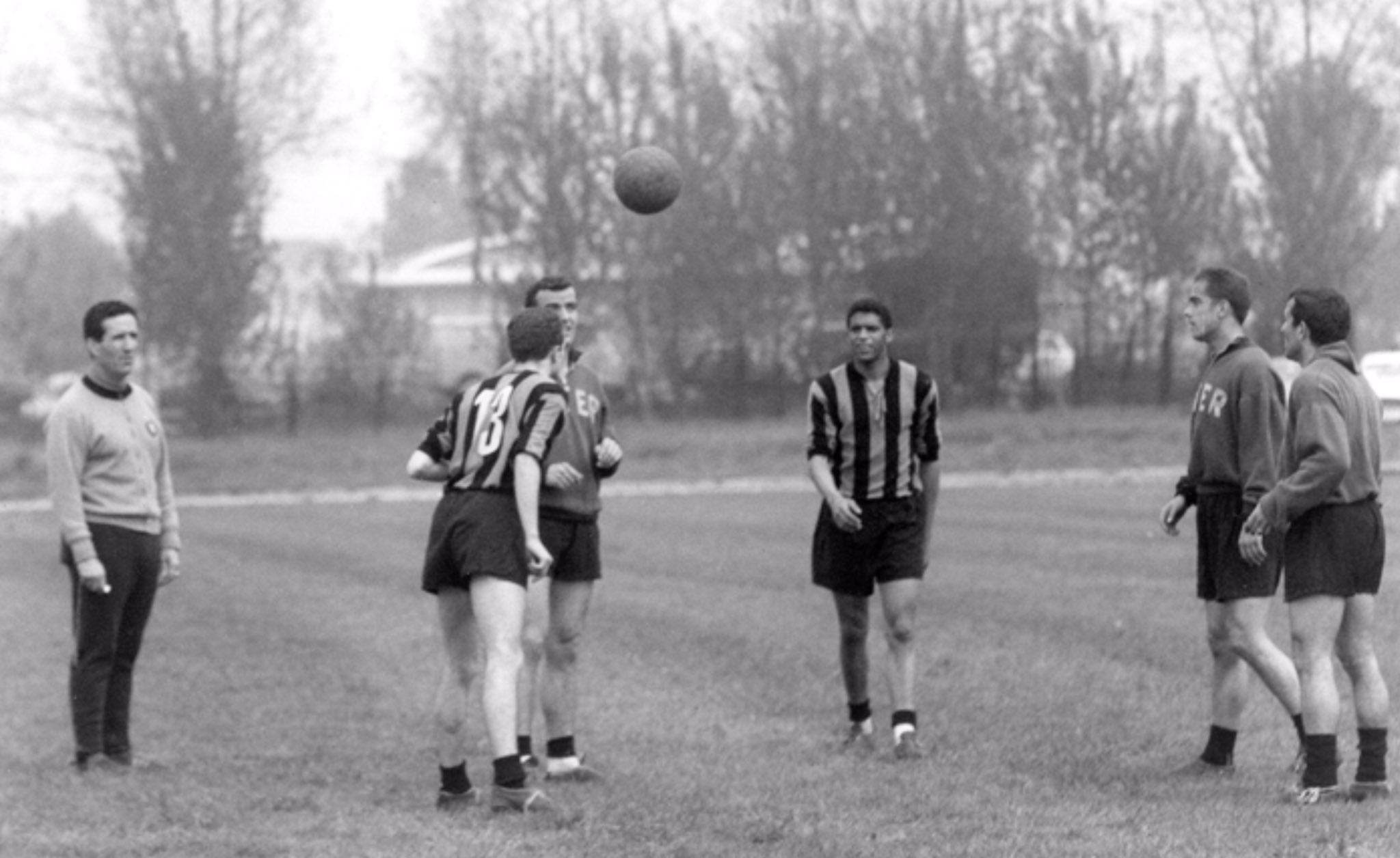 FOTOS HISTORICAS O CHULAS DE FUTBOL - Página 5 DxWmjPKWkAIi2PL