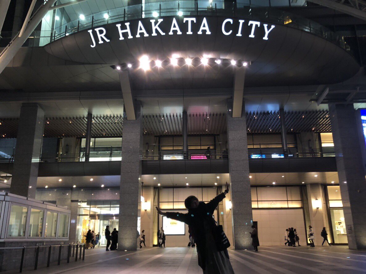 mkt_mana's tweet photo. 大好きなお友達さんとオーラス参戦してきたお
ひっさびさヲタク
また行きたいなぁ、福岡なら案外行こうと思えば弾丸で行けた笑笑
席はいいとは言えなかったけどやまゆとがきたので大満足です！！！！！
博多駅で可愛いお友達さん。 https://t.co/TGRjNvEEmC