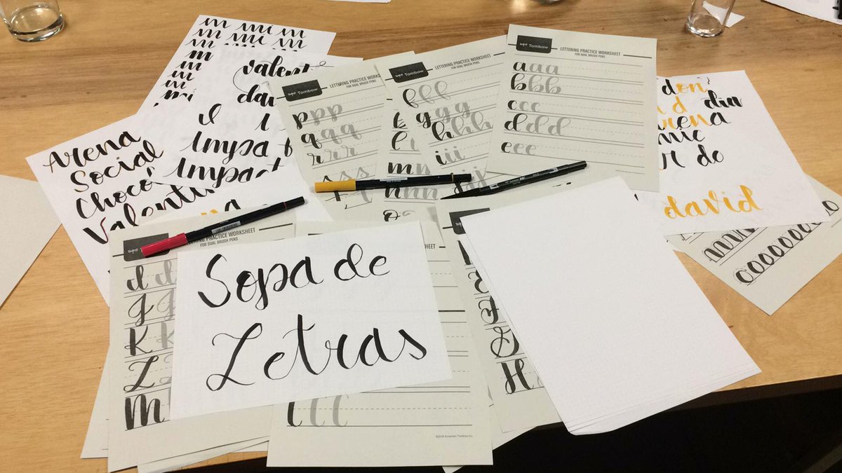 sopamadrid's tweet photo. El viernes estuvimos aprendiendo a hacer #lettering 🎨con #missmsmith en @ImpactHubMAD. ¡Es increíble lo que pudimos aprender en menos de 4 horas!! 😍 Si queréis probarlo, ¡¡Atentos a sus #rrss!! Porque pronto darán un nuevo curso. Cuenta de instagram: https://t.co/zxlUmLwgDp 🔝 https://t.co/bICgmIYWr1