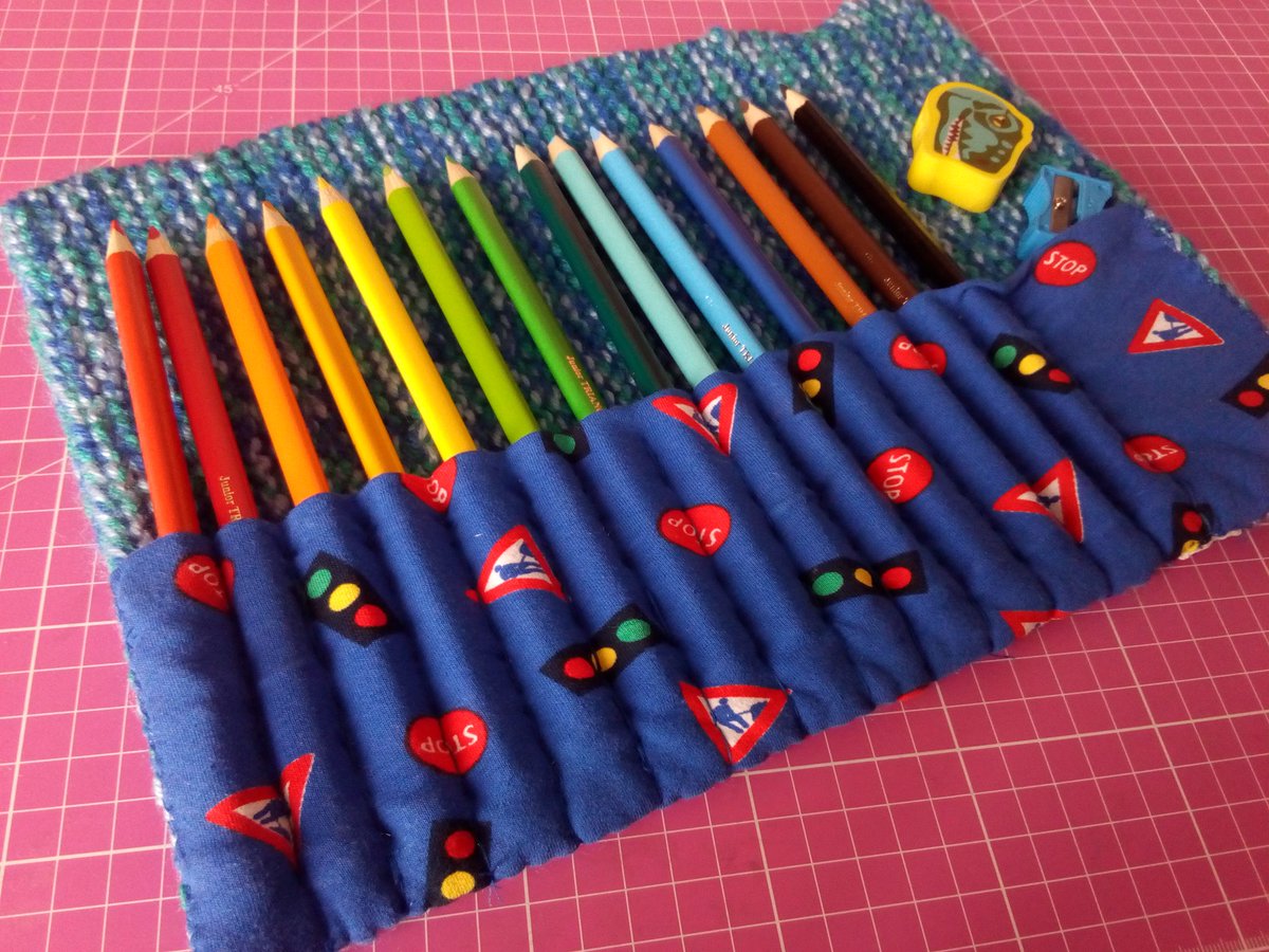 StrickNaht's tweet photo. #Stricknaht #neu #stricken #mäppchen #arbeitszimmer #handmade #karten #weihnachtlich https://t.co/FwPk5vA9La