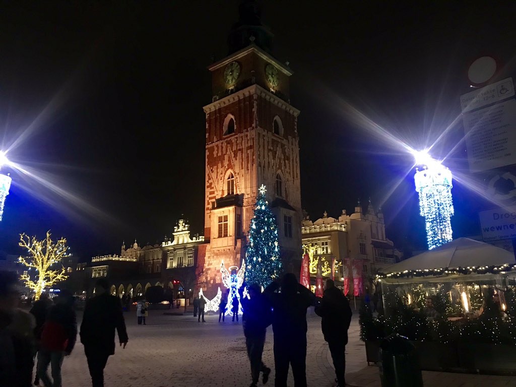 margagual's tweet photo. In Krakow for #InsSciDEOpenConf hosted @EAD_Diplomats with 200 young European diplomats including our #SDL2018 alumni @mdifranc & @SimeZane who participated in a great “fishbowl exercise” on #sciencediplomacy themes: health, environment, space, heritage, security @insscide_eu https://t.co/2OgmCSqA5R