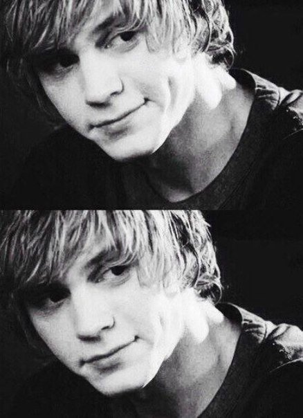  Happy 32nd birthday Evan Peters! 