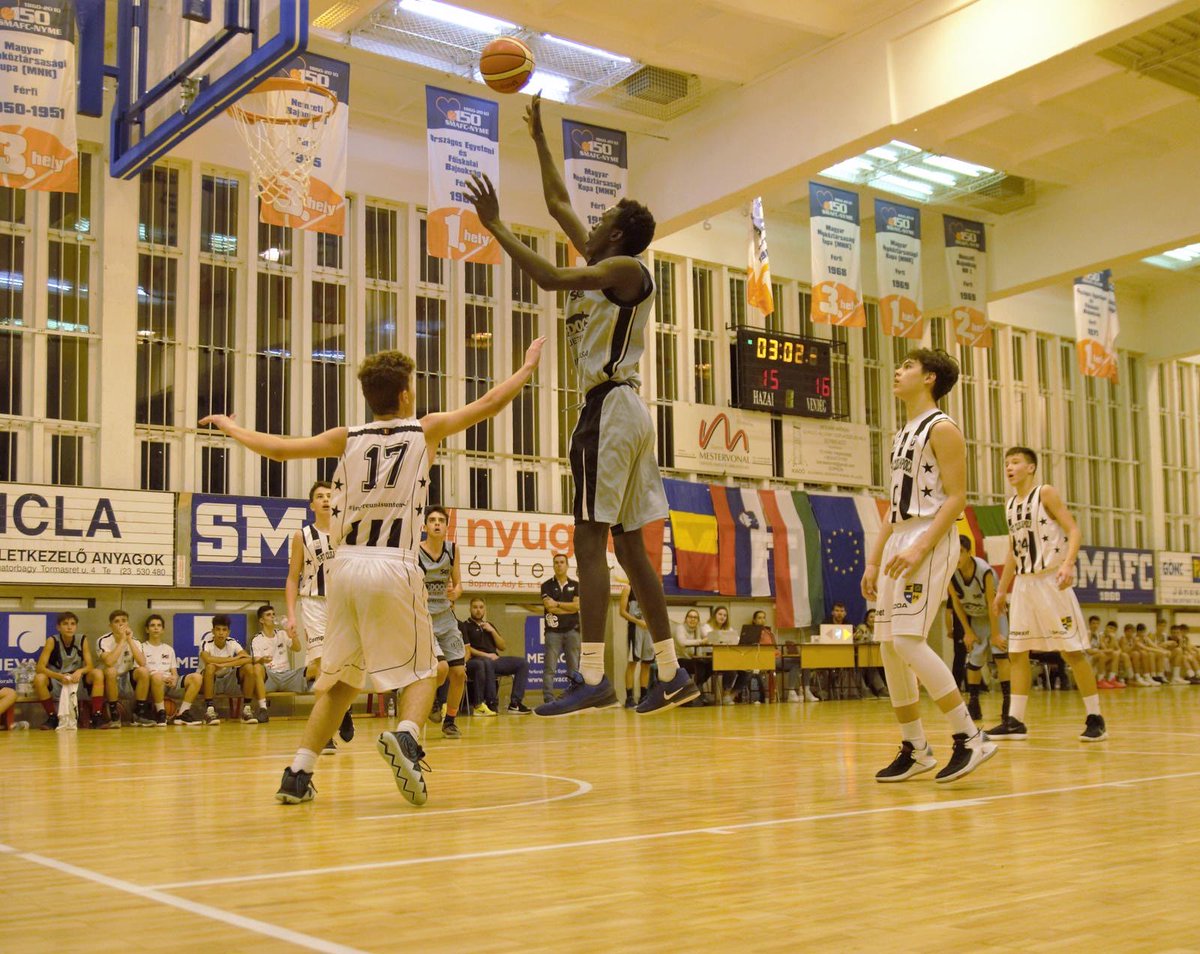 CB_SantaCruz's tweet photo. ¡No pudo ser!
CanaryPay Santa Cruz 74
HSC Roma 77
Nuestro equipo ha caído en el último partido de la 2ª fase de la #EYBL y queda eliminado del torneo. Aún así, ¡enhorabuena a todo el el equipo por el brillante papel en una competición del máximo nivel europeo!
#SomoSCantera https://t.co/e7XKnDp6Pc