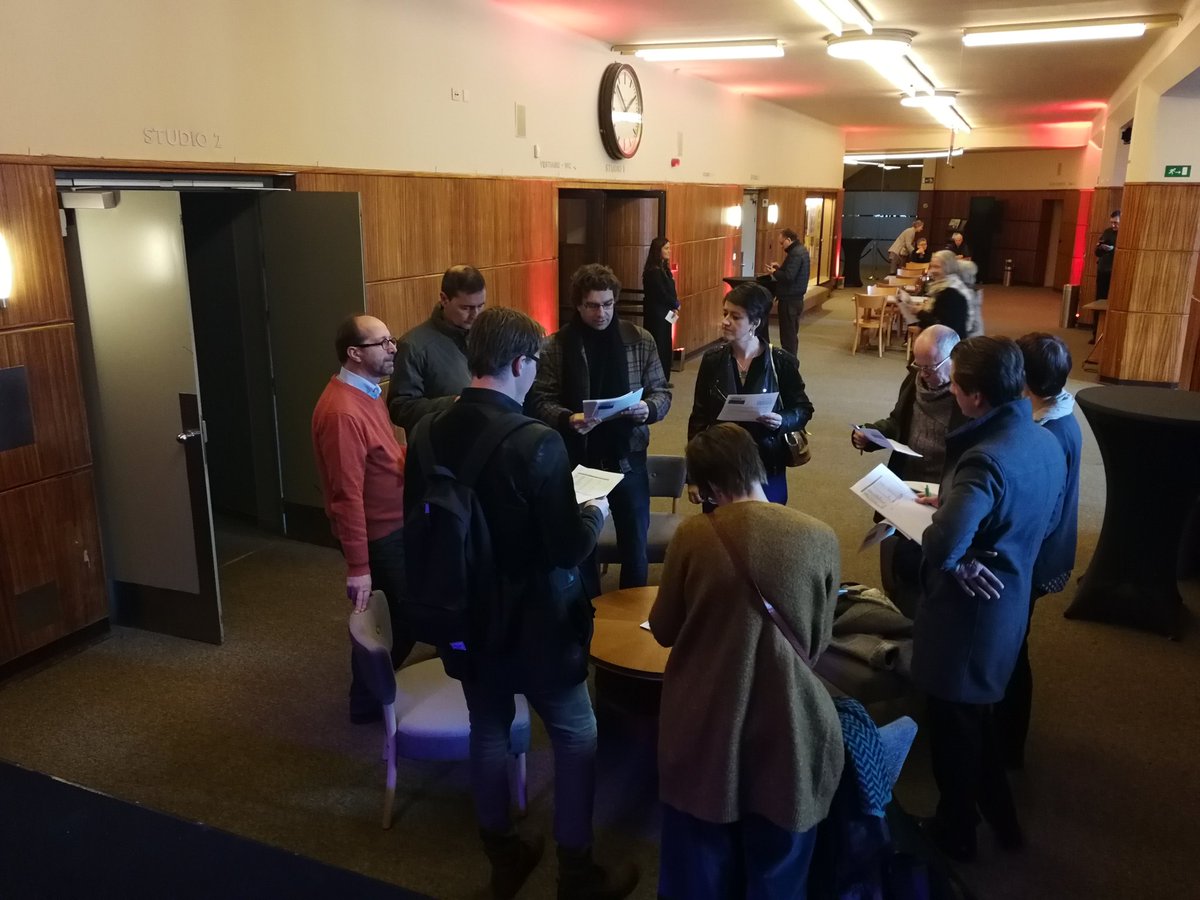 La finale #Supernova commence dans 10 minutes ! Les membres du jury se préparent à rentrer dans le Studio 1 ☄️