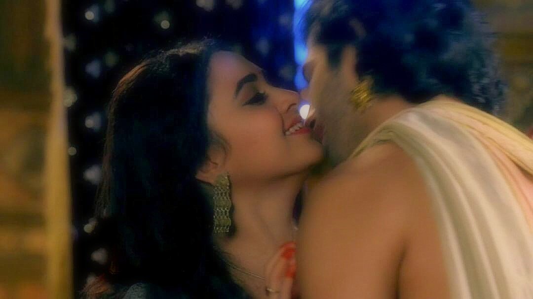 GILLskgROX's tweet photo. @Krittzi @shikha_teja @silvi1783 @aashim90 @ShashiSumeet @sumeethmittal @StarPlus @KarnSangini_SP @starindia @prashrathi @Mihika01 @sandhya15184 😍😍 i know right.....but Isn't it worth the waiting...!!??
see whats in store for us...🤤🤤
😚😚😚
#AashWi #AashimGulati #TejasswiPrakash
#Uruvika #Urvi #Karn
#Karnsangini 🏹
@StarPlus @aashim90 @ShashiSumeet https://t.co/AFhnVATIEe