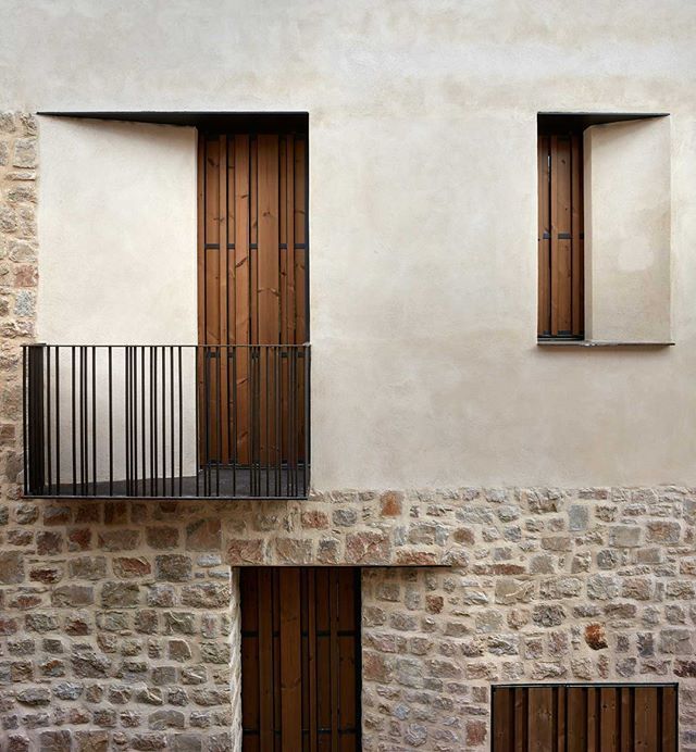 ArchiloversCom's tweet photo. Just Pinned to Instagram Archilovers: A traditional architecture reviewed with a modern view and integrated in its historical surroundings: this is House in Rubielos de Mora by @ramon_esteve Estudio / Ph.  @fotografadearquitectura / #architecture #archil… https://t.co/ykmeOymVw2 https://t.co/882XbCHpf8