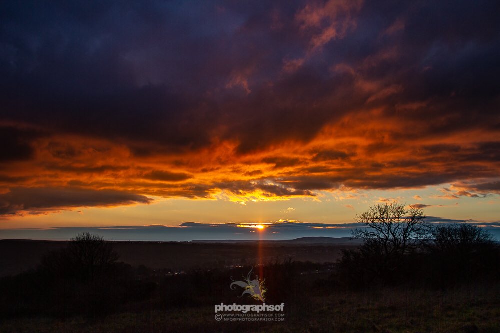 Photographsof's tweet image. Sunset looking towards Gower from Sketty #sunset #photography #gower #Swansea @DerekTheWeather