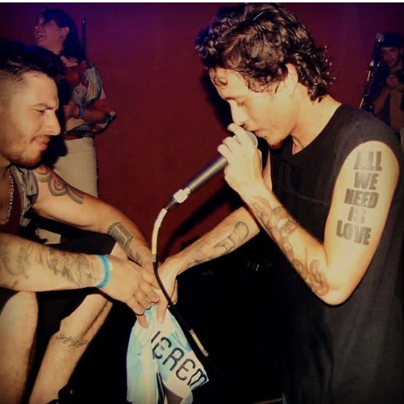 Tirone José González, mejor conocido por su nombre artístico Canserbero, ​​
Un día como hoy 20 de enero de 2015, de Maracay, Venezuela se despide del plano terrenal uno de los Raperos más influyentes en esta última generación del rap habla hispana....dejando huellas imborrables