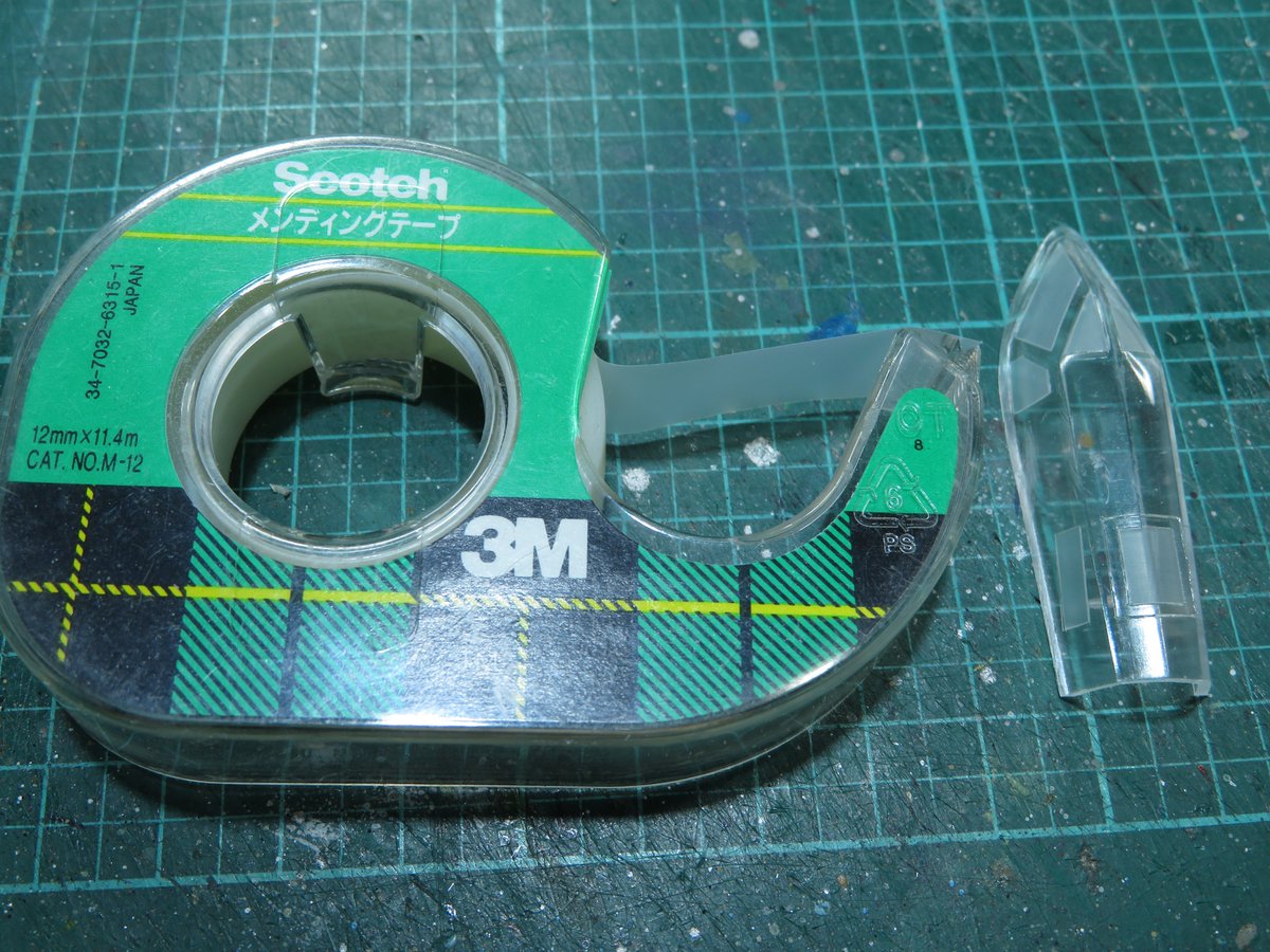 ブラスコウ 秋友克也 模型技法 マスキングにメンディングテープ エアモデルのキャノピーをマスキングする際 一般的な黄色の マスキングテープを使うと モールドが見えにくい場合が多い 平面や単純な曲面なら 透明なメンディングテープでマスキング