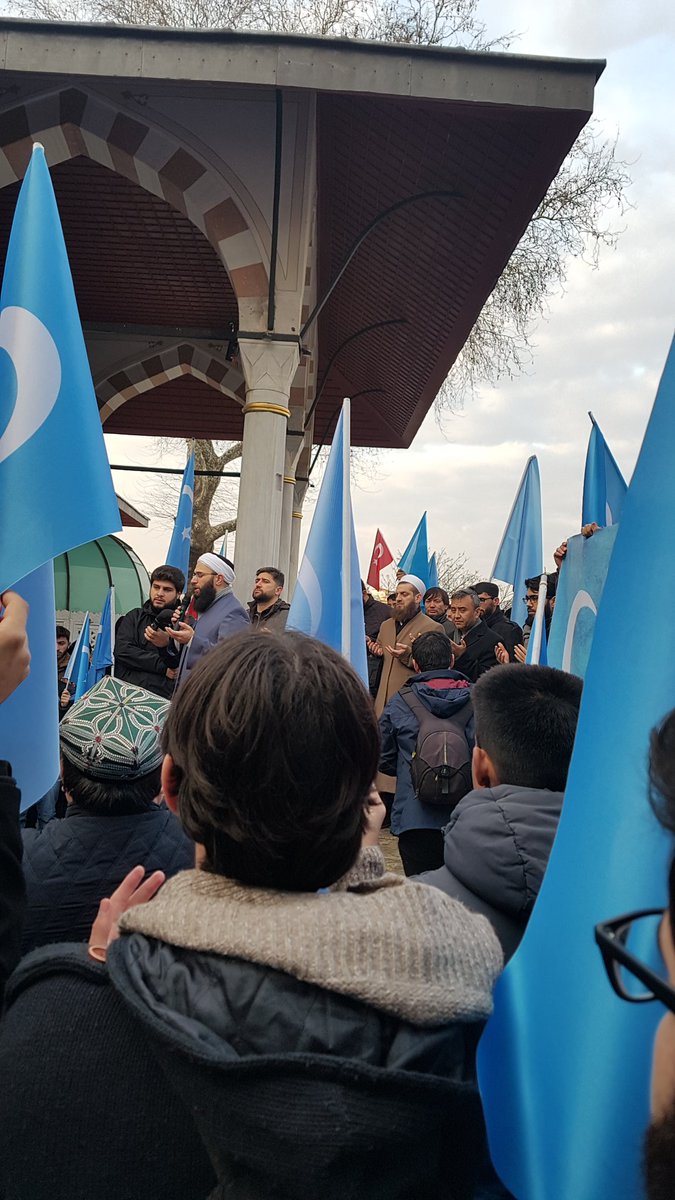 Abdullah Oğuz:
Toplama kamplarında, ‘Beni öldürün!’ diye yalvarmak zorunda kalan Müslüman kardeşinizin çığlığı yüreğinizi yakmıyor, Çinli biriyle zorla evlendirilen kız kardeşinizin feryadı rüyalarınızı bölmüyorsa dikkat edin tehlikede olan imanınızdır!"
#DoguTürkistanAnadoludur