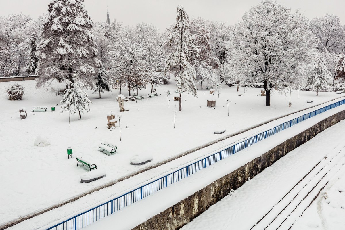 redwhite78's tweet photo. Snow near the river
#park #winter #winterscape #winterscene #snow #white #tree #trees #clouds #nature #NaturePhotography #landscapephotography #landscape #outddoor #outside #arad #romania #canon #canoneurope #canonromania #canon750d https://t.co/q5knea4j82