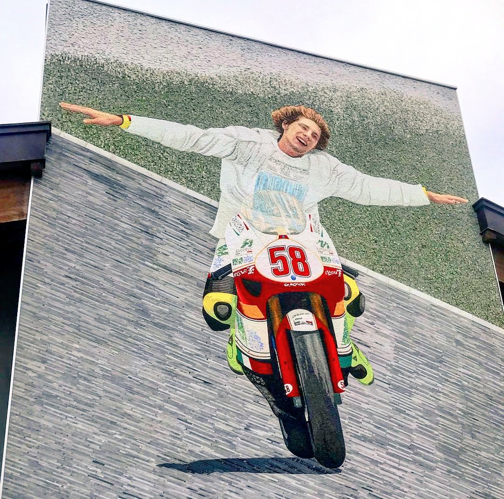 inostripiloti's tweet photo. "Il tempo in fondo è quello che noi gli affidiamo.. Di quelle ali tra cent'anni chissà che rimane..Mi dice: Lascio ai bimbi il sogno di volare" cit https://t.co/83XQ7OQWdT