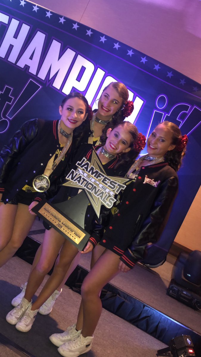 RamonaASDS's tweet photo. Glitter brought their own storm to the floor this weekend!!!! 🥇🌺💛🖤 Congratulations Top Gun Glitter!!! #FollowtheFlower #Glitter #TopGun #JAMfestCSN19 https://t.co/Vs0zmoz0j2