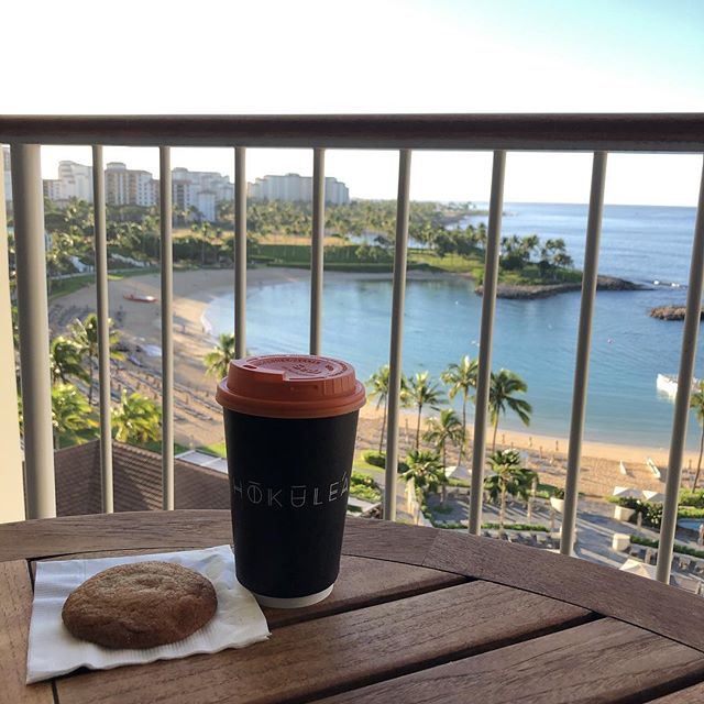 urbanoahu's tweet photo. Good morning! My reward of #coffee and #snickerdoodle after a couple laps on the #koolina jogging path. #aloha #paradise #hawaii https://t.co/TlVLBl2XGX
